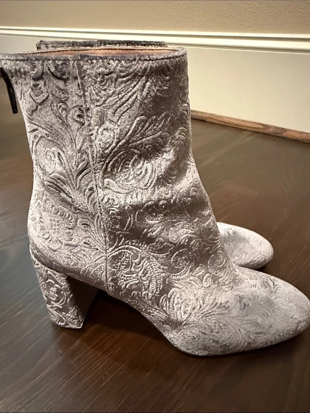 Lewit Silver-Gray Embossed Velvet Ankle Boots